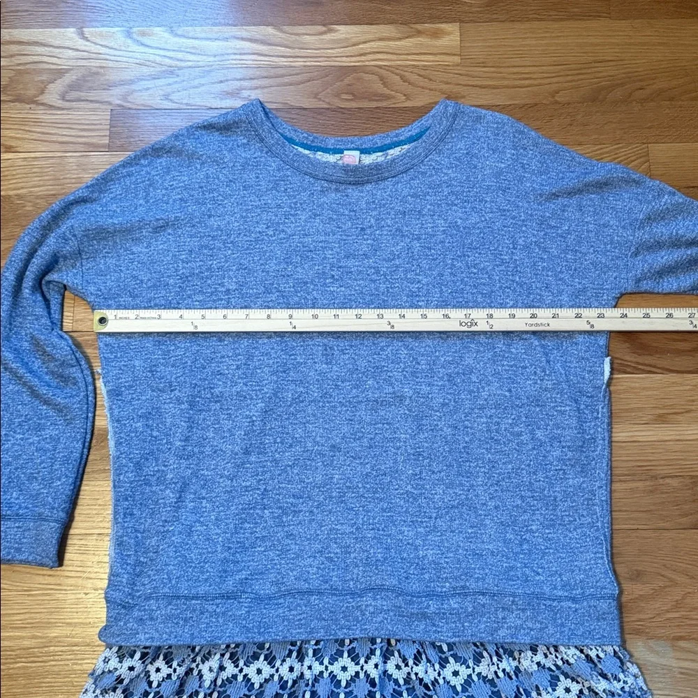 Free people beach Blue‎ tunic Sweater with Lace Hem size M/L
